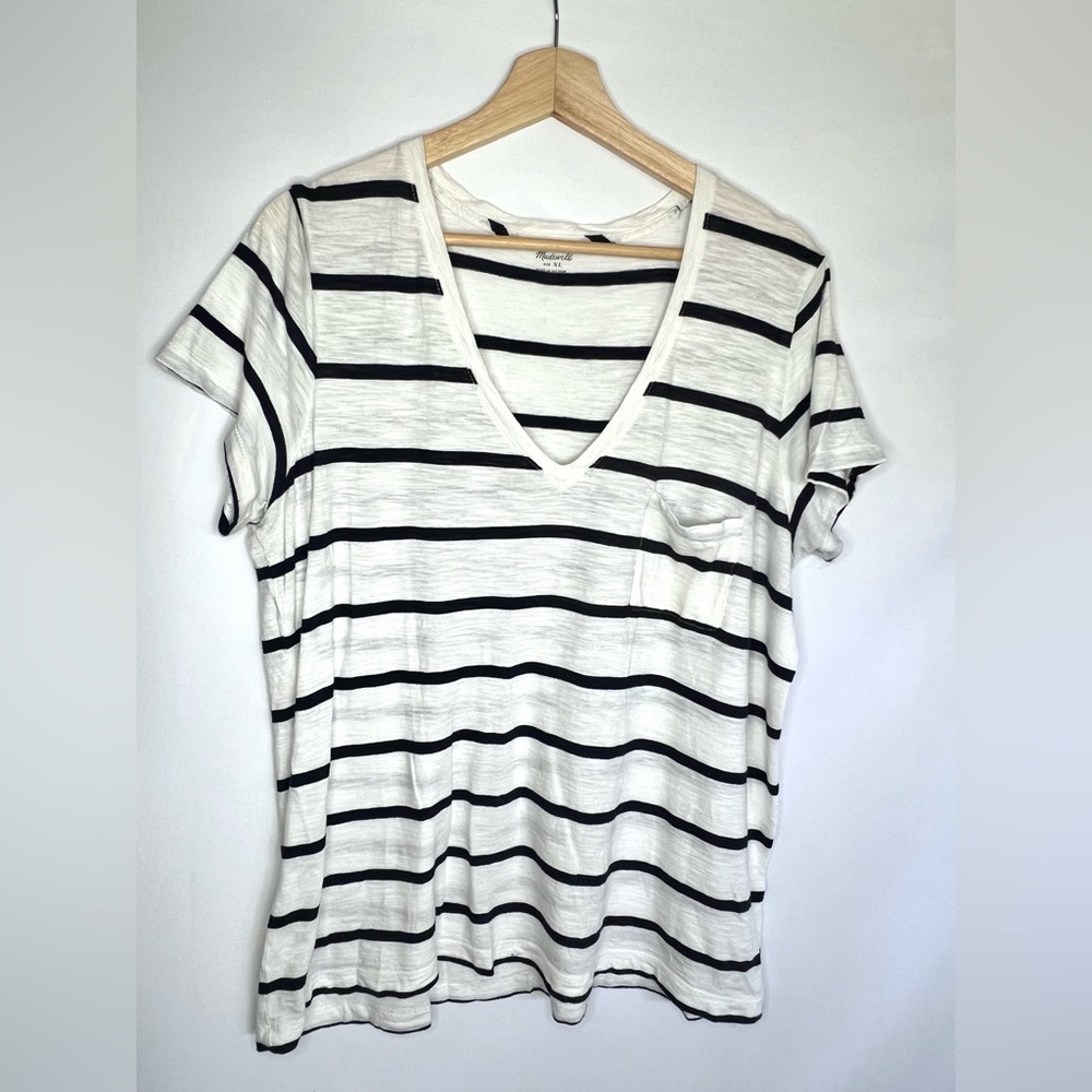 Madewell blue/white striped v neck tee, XL